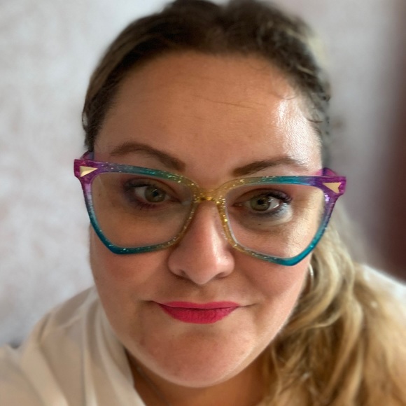 Meet your Posher, Danielle - Picture 3 of 5